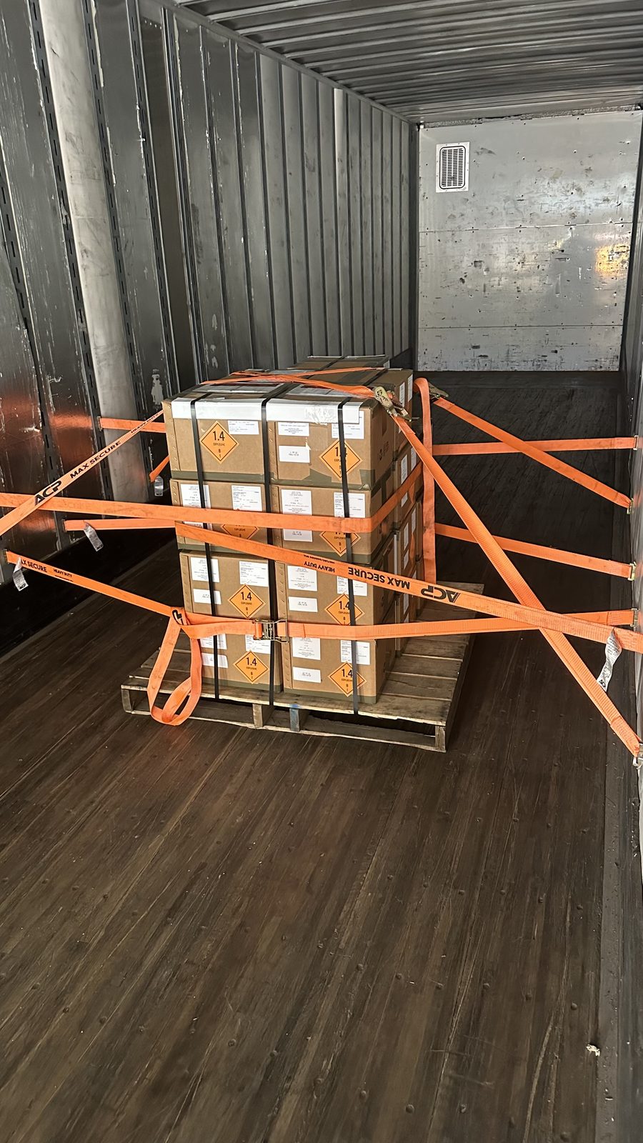 Single pallet secured with high-visibility ratchet straps
